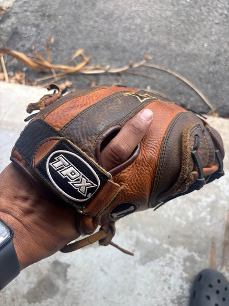 Louisville Slugger Omaha RH First Base Baseball Glove 11.5" (Used)