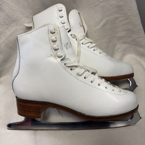 Womens Adult Size 9 Celebrity White Figure Ice Skates. Quest Blades