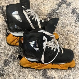 True 2 Piece Hockey Goalie Skates Regular Width Size 6.5 (New)