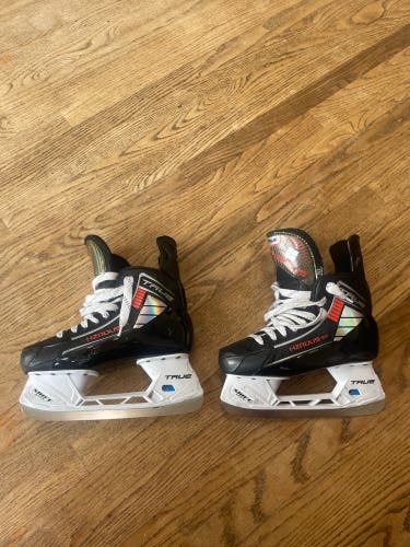 2023 True HZRDUS 5x Hockey Skates Regular Width 7.5 (Used)