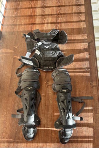 Black Mizuno Samurai Catcher's Set (Used)