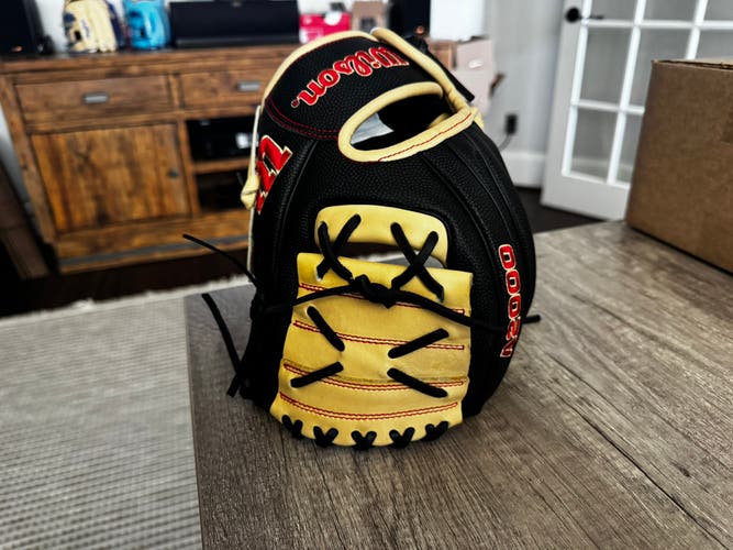 Wilson A2000 PFX2 RH Baseball Glove 11" (Used)