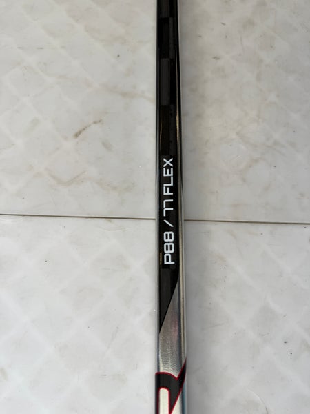 Senior Bauer Vapor Hyperlite 2 Right Handed Hockey Stick P88 77 Flex (Used)