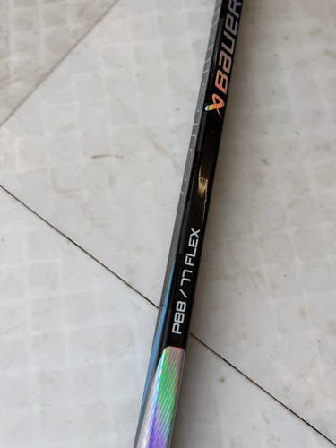 Senior Bauer Nexus Tracer Right Handed Hockey Stick P88 77 Flex (Used)
