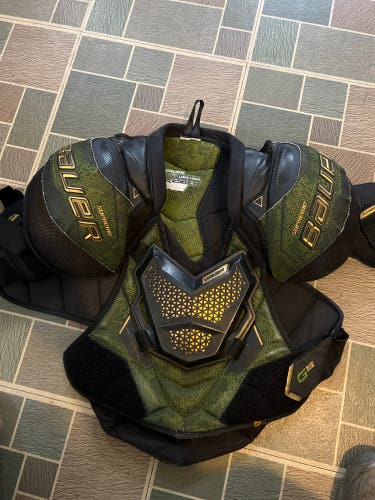 Men's Large Senior Bauer Supreme Gs Shoulder Pads (Used)