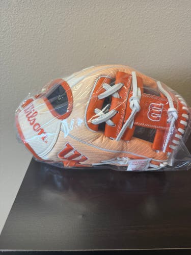 Wilson A2000 1975SS 11.75" Infield Glove (June 2025 GOTM - Limited Edition) “CREAMSICLE”