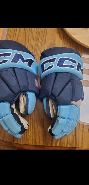 CCM D30 Gloves 14" (Used)