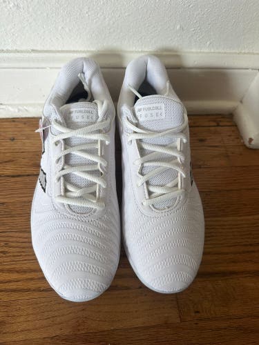 White Women's Size 8.5 Wide New Balance Low Top Metal (New) FuelCell FUSE v4 softball cleats