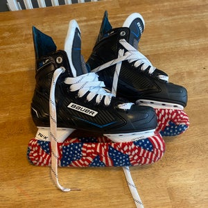 2022 Bauer XLP Hockey Skates Regular Width Size 4 (New)