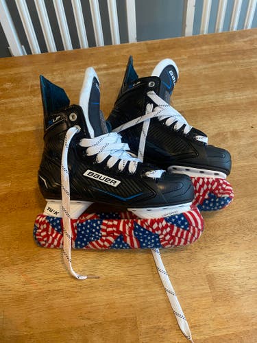2022 Bauer XLP Hockey Skates Regular Width Size 4 (New)