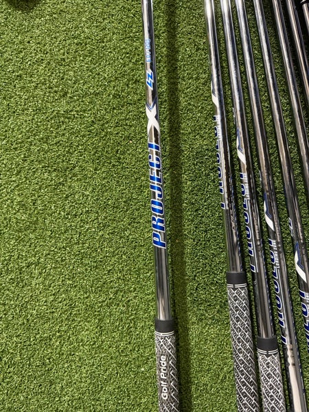 Men's Srixon ZX5 MKII Right Handed Iron Set Stiff Flex (8 Clubs) #4 - #9, PW, GW Steel Shaft (Used)
