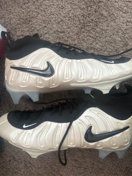 Men's Size M 12.0 (W 13.0) Nike Low Top Turf Cleats (New)