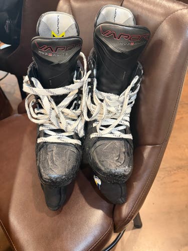 Black/Gray 2023 Bauer Vapor Hyperlite 2 Hockey Skates Regular Width 7.5 (Used)