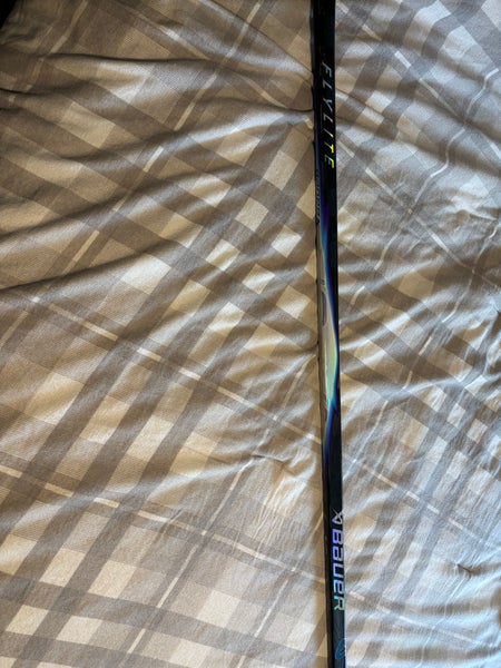 Senior Bauer Vapor Flylite Right Handed Hockey Stick P28 87 Flex (New)