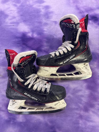 Junior Bauer Vapor 3X Pro Hockey Skates Regular Width Size 2.5 (Used)