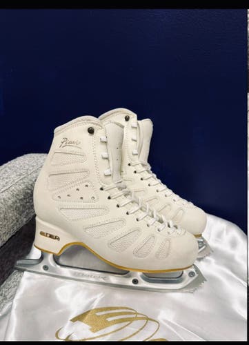 EDEA Figure Skates B Adult 6 (Used)