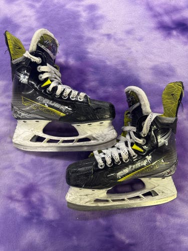 Junior Bauer Vapor X4 Hockey Skates Regular Width Size 3.5 (Used)