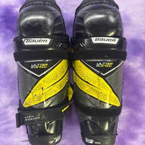 Youth Bauer Supreme Ultrasonic Shin Pads 10" (Used)