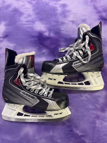 Intermediate Bauer Vapor X50 Hockey Skates Regular Width 6 (Used)