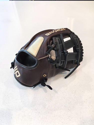 2025 Infield RH Nokona X2 Platinum Edition Baseball Glove 11.75" (Used)