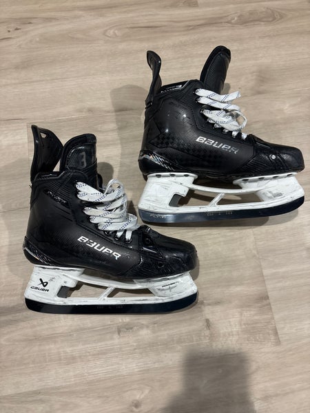 Black 2024 Bauer Supreme Shadow Hockey Skates Regular Width Pro Stock 7.5 (Used)