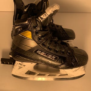 Black/Yellow Bauer Supreme 3S Pro Hockey Skates Extra Wide Width Pro Stock Size 2.5 (Used)