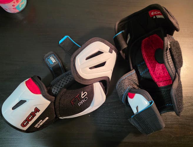 Senior Medium CCM JetSpeed FT6 Pro Elbow Pads (Used)