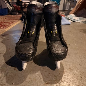 Black/Gray 2023 Bauer Vapor Hyperlite 2 Hockey Skates Regular Width 7 (Used)