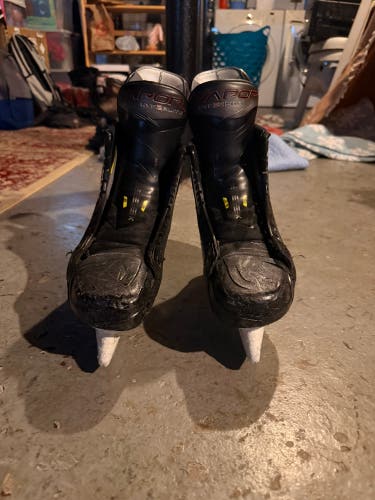 Black/Gray 2023 Bauer Vapor Hyperlite 2 Hockey Skates Regular Width 7 (Used)