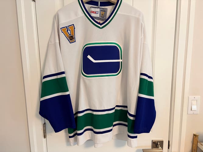 Authentic CCM Vancouver Canucks White Stick In Rink Jersey Size XL Extra Large