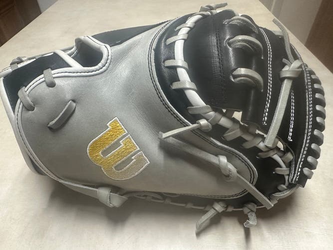 Wilson A2000 RH Catcher's Baseball Glove 33.5" (New)