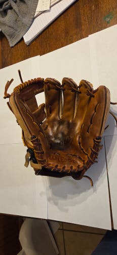 Wilson RH Infield A2000 1786 Baseball Glove 11.5" (Used)