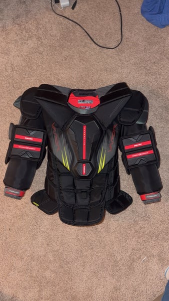 Senior Large Bauer Vapor Hyperlite 2 Goalie Chest Protector (Used Like New)