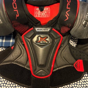 Men's Medium Senior Bauer Vapor 1X Lite Shoulder Pads (Used)
