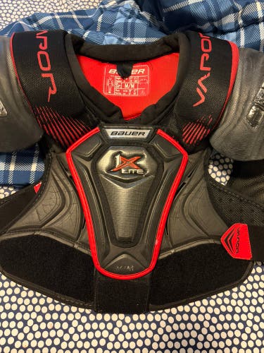 Men's Medium Senior Bauer Vapor 1X Lite Shoulder Pads (Used)