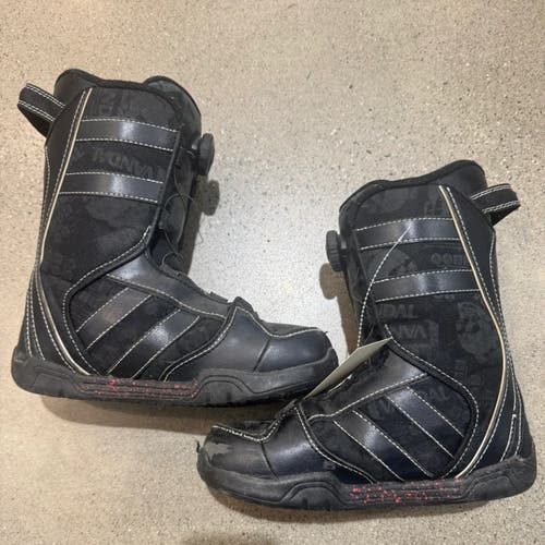 Used Junior K2 Vandal BOA Snowboard Boots | Size 5