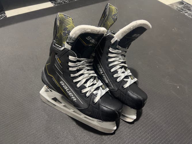 2024 Bauer Supreme M40 Hockey Skates Extra Wide Width 7 (Used)