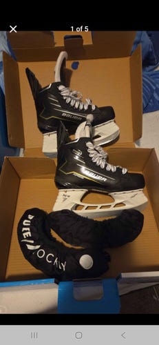 Black/White Bauer Hockey Skates Extra Wide Width Pro Stock Size 5.5
