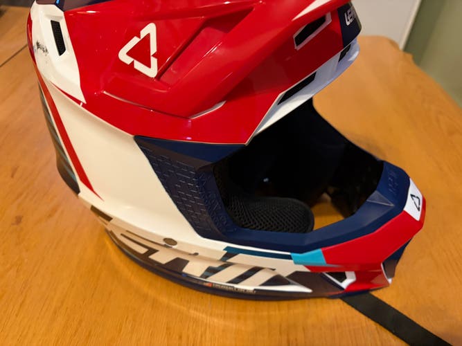 Leatt 7.5 Helmet sz medium