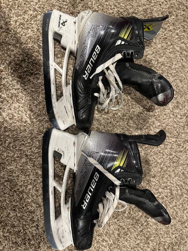 2023 Bauer Vapor Hyperlite 2 Hockey Skates 9 (Used)