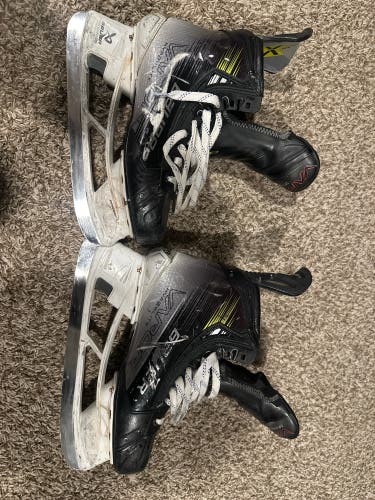 2023 Bauer Vapor Hyperlite 2 Hockey Skates 9 (Used)