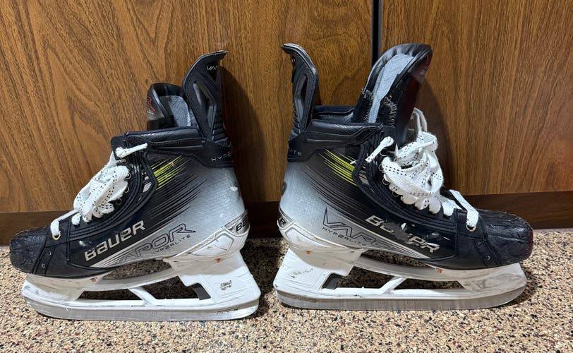 2023 Bauer Vapor Hyperlite 2 Hockey Skates 7.5 (Used)
