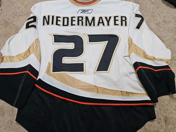 SCOTT NIEDERMAYER 07'08 Anaheim Ducks Photomatched Set 4 Game Worn Jersey