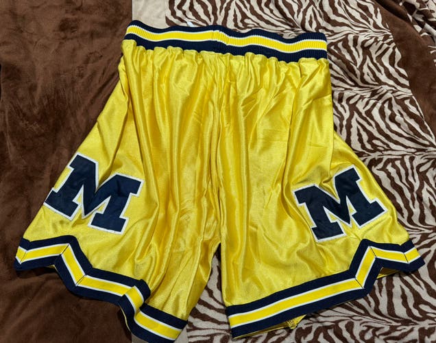 VINTAGE MICHIGAN WOLVERINES GAME WORN BASKETBALL UNIFORM SHORTS SIZE XXL