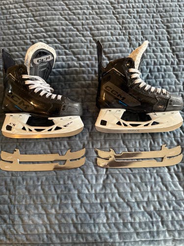 Black 2023 CCM JetSpeed FT675 Hockey Skates Regular Width Size 3.5 (Used)