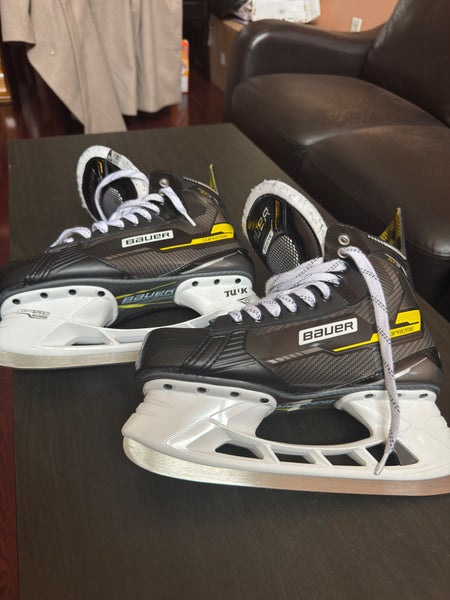 2022 Bauer Supreme M3 Hockey Skates Extra Wide Width 8.5 (New)