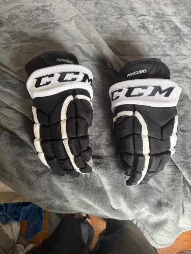 Penguins CCM HG12 Gloves 14" Pro Stock (New)
