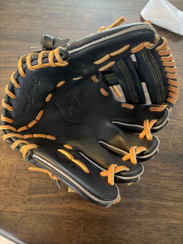 44 Pro RH Infield Training Baseball Glove 9.5" (Used)
