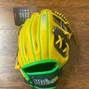 2023 March GOTM Wilson A2000 1975 RH Infield Baseball Glove 11.75" Savannah Bananas