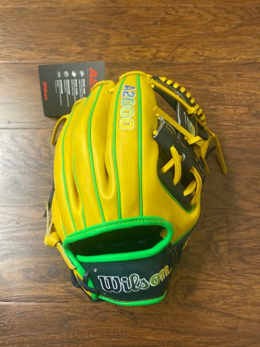 2023 March GOTM Wilson A2000 1975 RH Infield Baseball Glove 11.75" Savannah Bananas